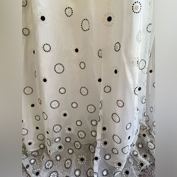 Black and White Prom Dress. - Picture 3 of 12